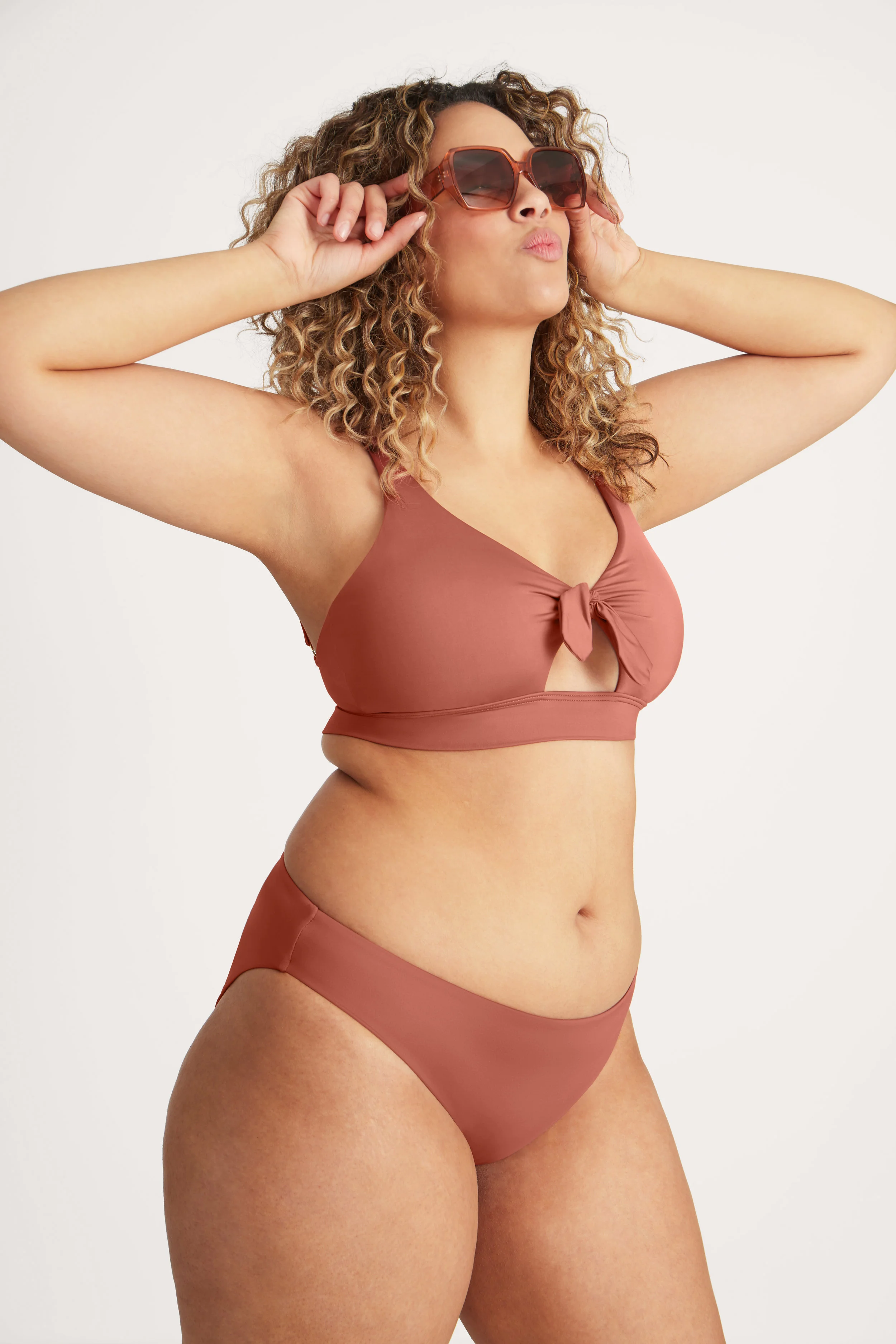 KNIX_002_Ecomm_PeekabooTie_Bikini_Coral_WebReady_2.jpg