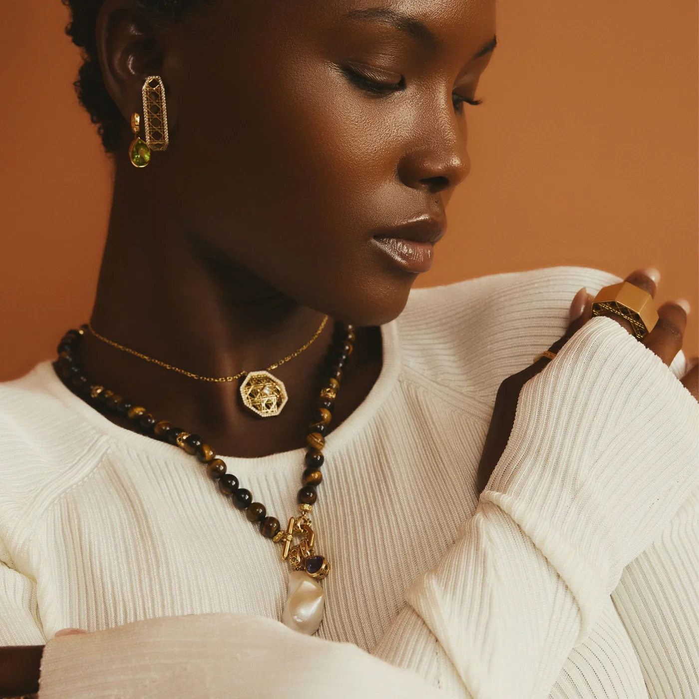 moana-luu-fine-jewelry-18k-gold-on-model-front.webp