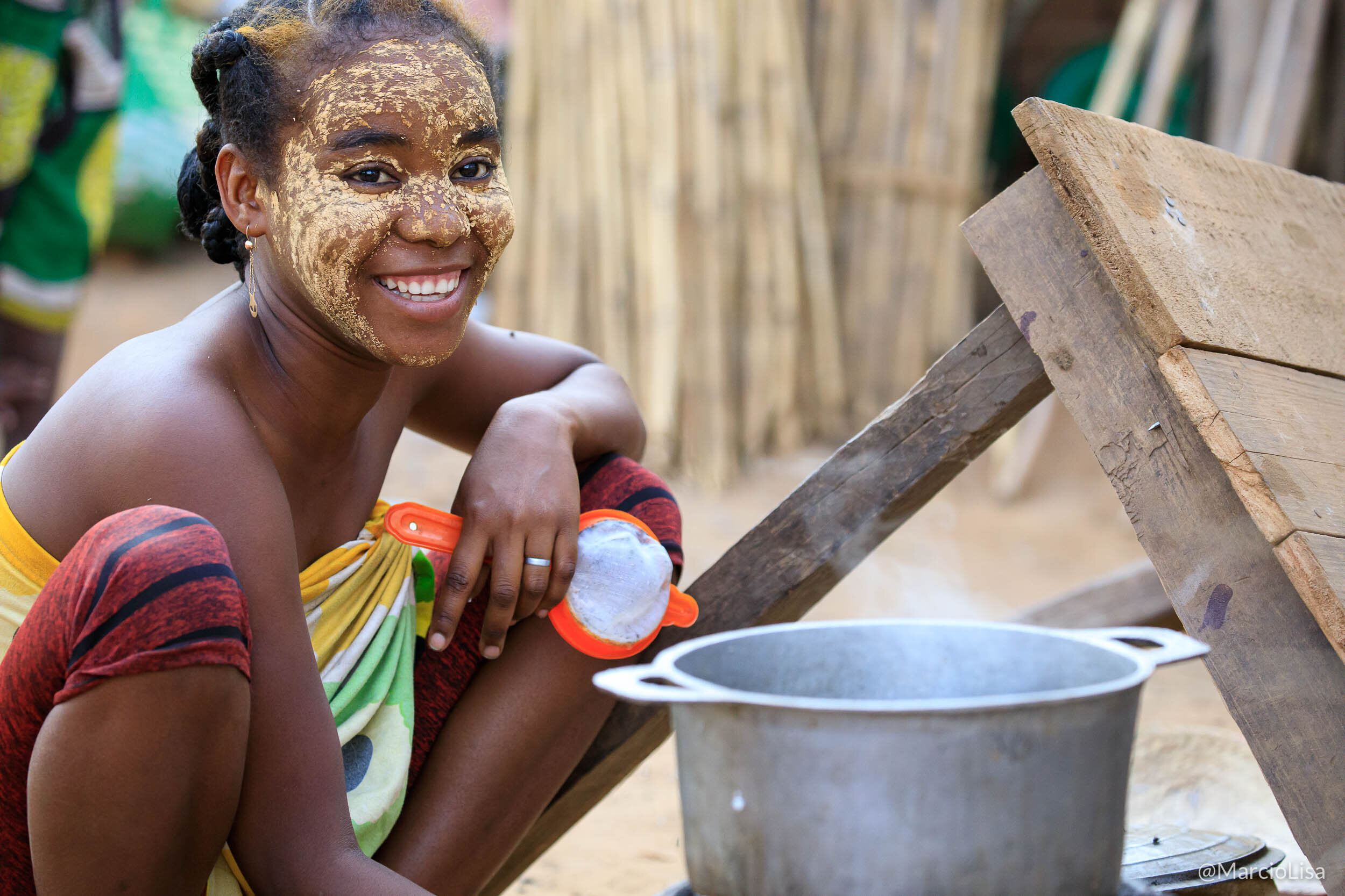 Jovem da etnia Vezo em Morondava, Madagascar