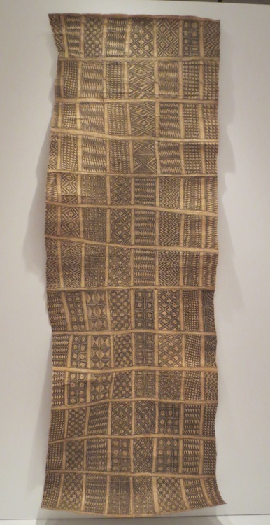 Man's headdress (abe), late 1800s, Melanesia, Solomon Islands, Santa Cruz Islands. Paper mulberry barkcloth (lepau), painted by hand.