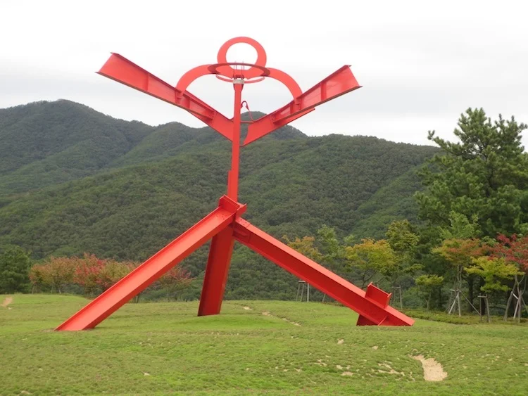 Sculpture by Mark Di Suvero.