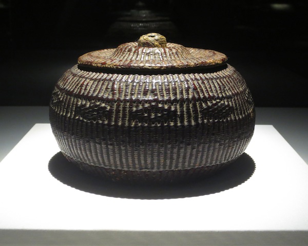 Chamber pot made of paper.
