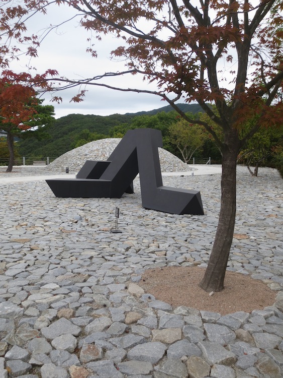 "Willy" (1962), by Tony Smith.