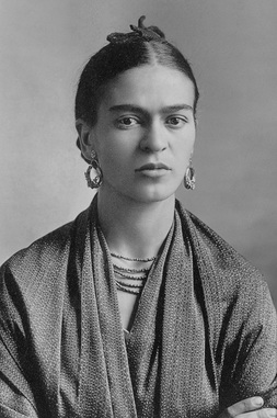Frida Kahlo (1932). Photo by Guillermo Kahlo. Source: https://commons.wikimedia.org/.