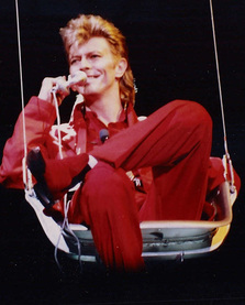 David Bowie at Rock am Ring Park Music Festival, Germany (1987). Photo by Jo Atmon. Source: https://commons.wikimedia.org