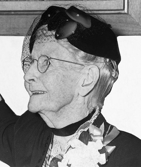 Anna Mary Robertson Moses (1952). Photo by Roger Higgins. Source: https://commons.wikimedia.org/