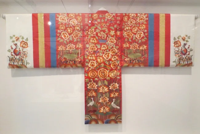 Reconstruction of bridal robe ( hwarot ) from Joseon Dynasty (1392-1897), embroidered silk.