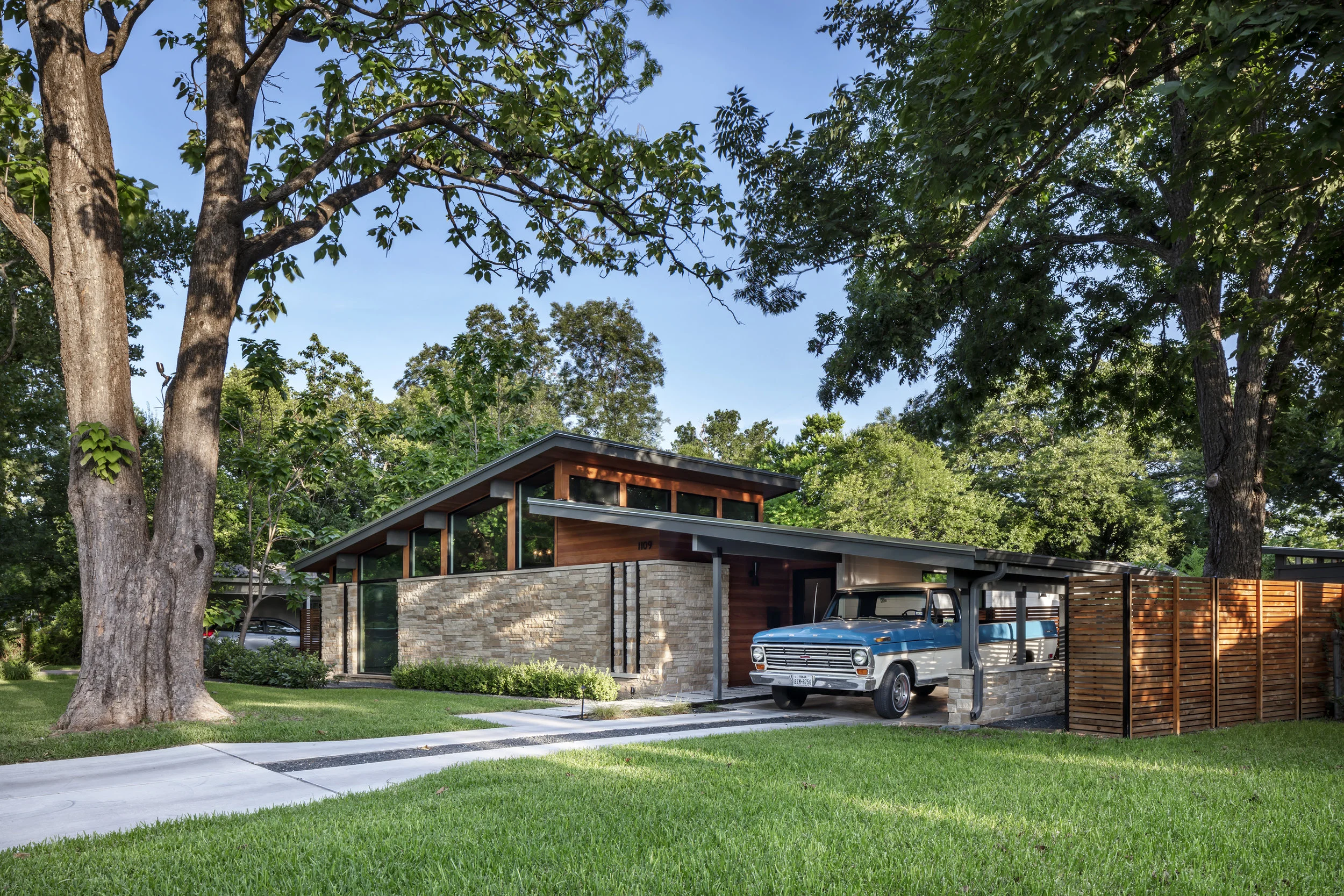 01 Re-Open House by Matt Fajkus Architecture - Photo by Charles Davis Smith.jpg