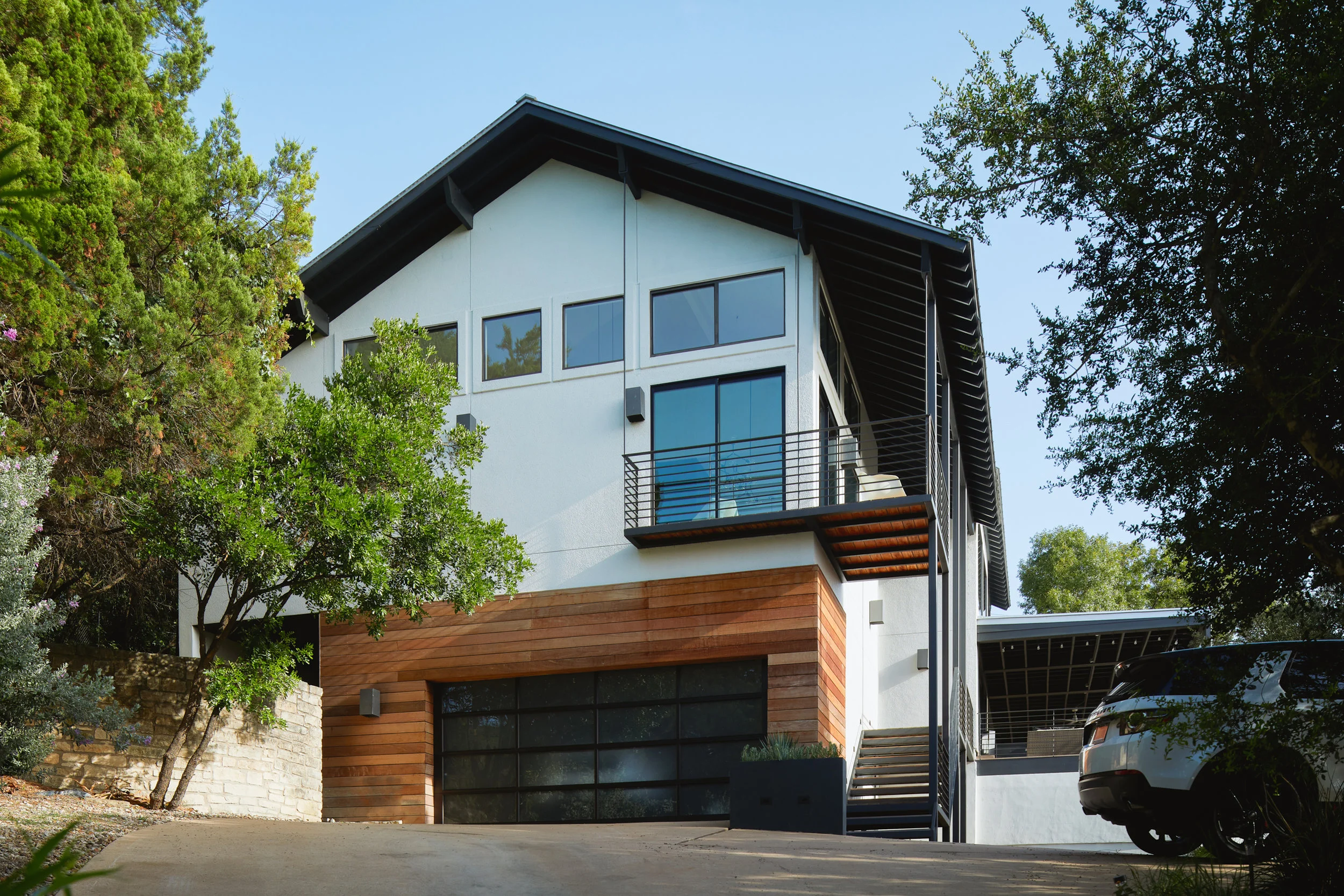 05 Via Media Residence by Matt Fajkus Architecture. Photography by Leonid_Furmansky.jpg