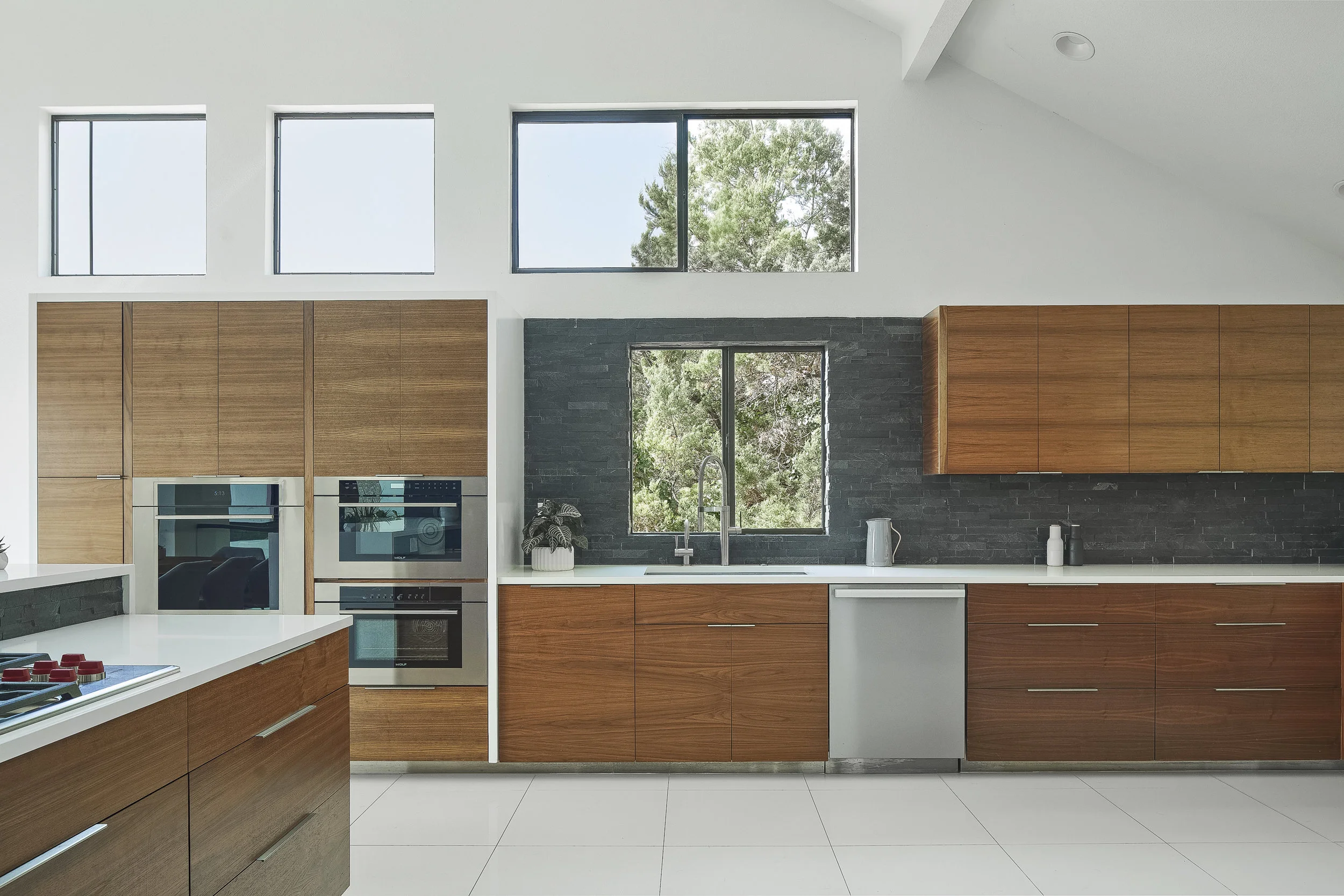 10 Via Media Residence by Matt Fajkus Architecture. Photography by Leonid_Furmansky.jpg