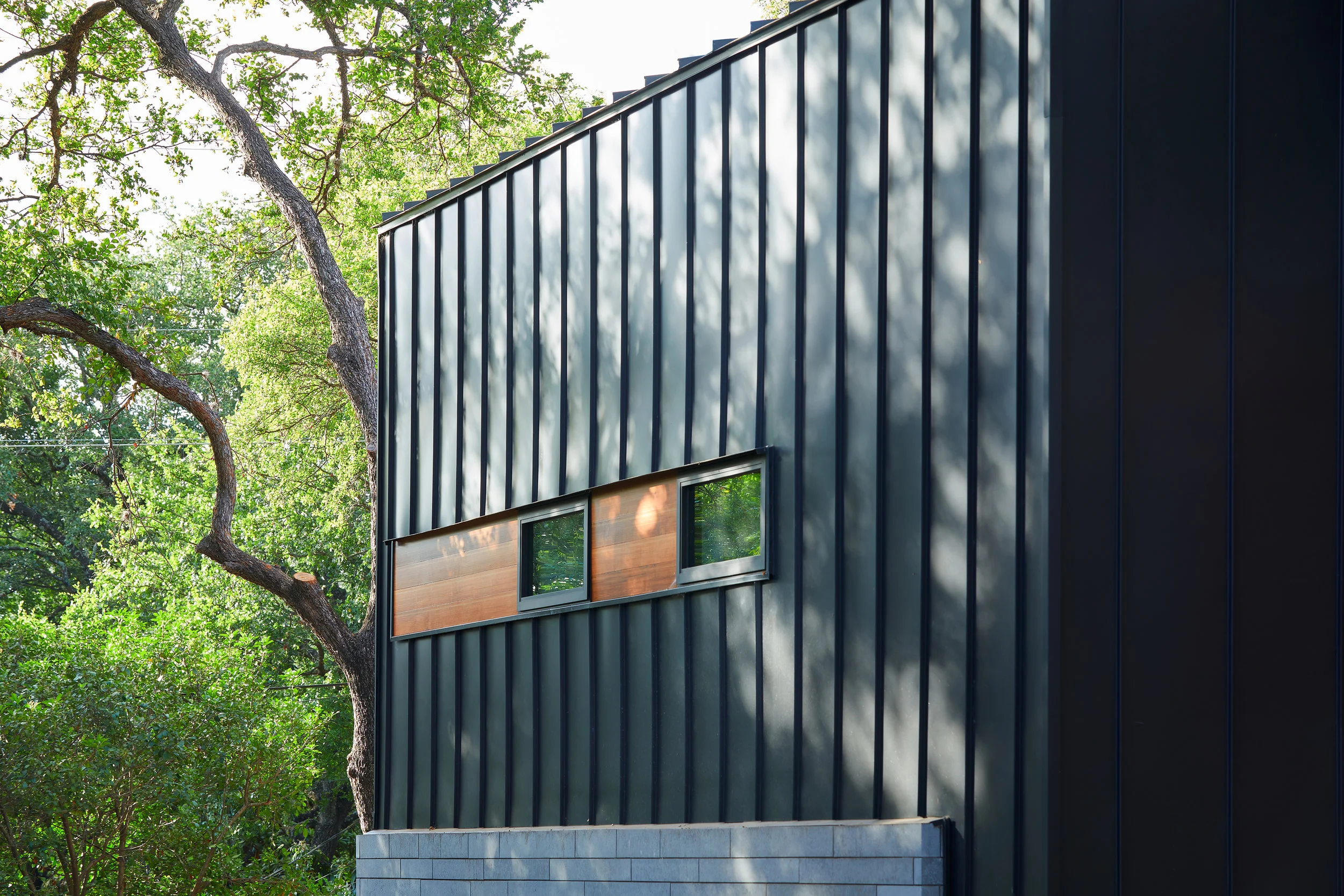20-Ridgewood Residence by Matt Fajkus Architecture. Photo by Leonid Furmansky.jpg