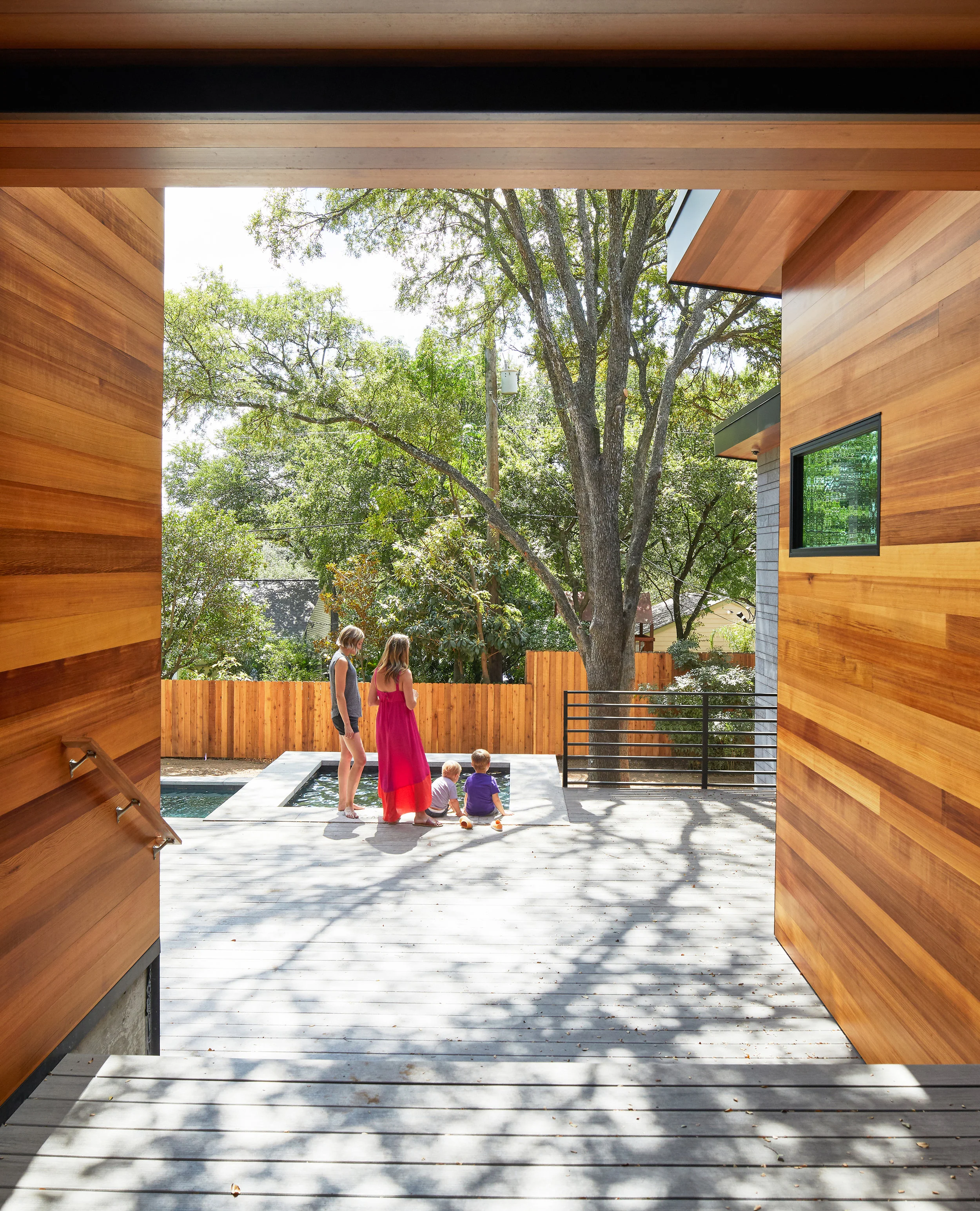 23-Ridgewood Residence by Matt Fajkus Architecture. Photo by Leonid Furmansky.jpg