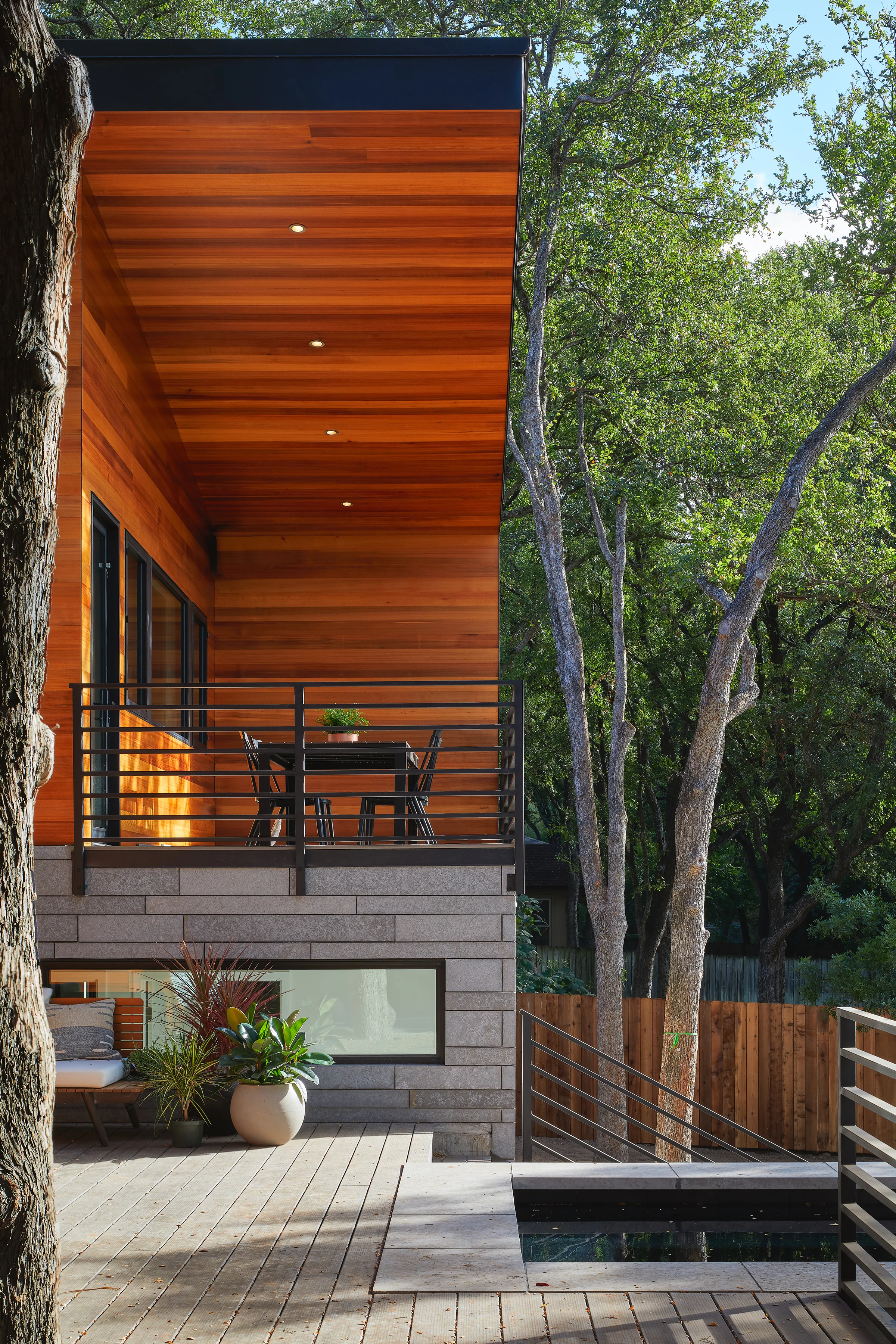 24-Ridgewood Residence by Matt Fajkus Architecture. Photo by Leonid Furmansky.jpg