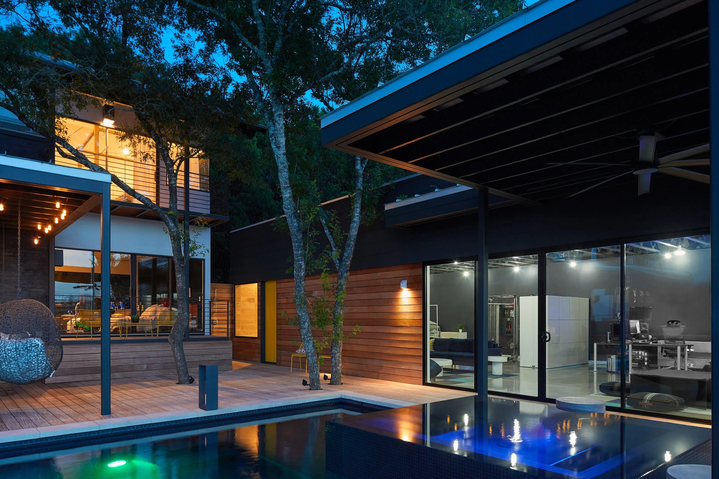 28 Via Media Residence by Matt Fajkus Architecture. Photography by Leonid_Furmansky.jpg