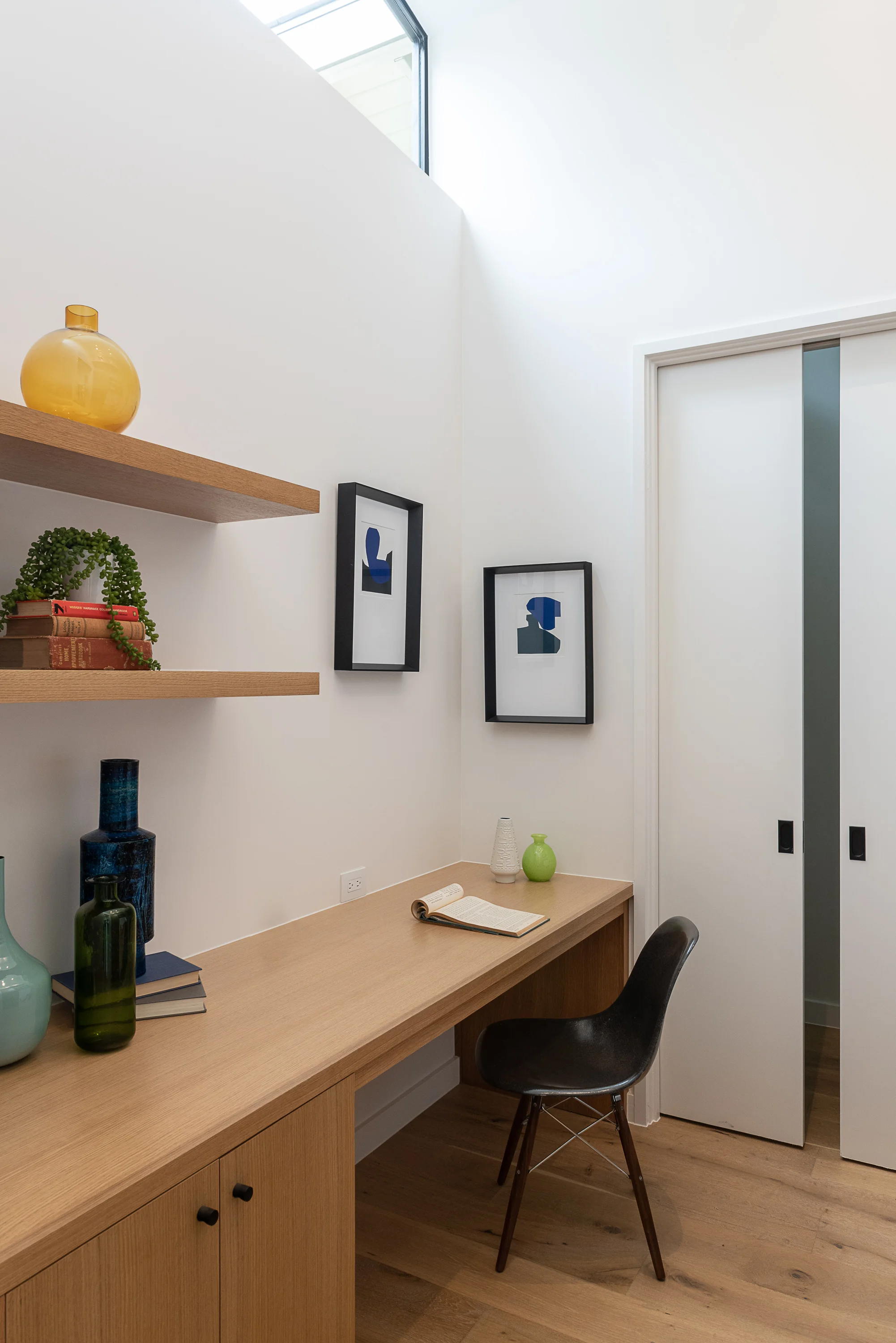 Split House by Matt Fajkus Architecture. Photo 19 by Casey Woods.jpg