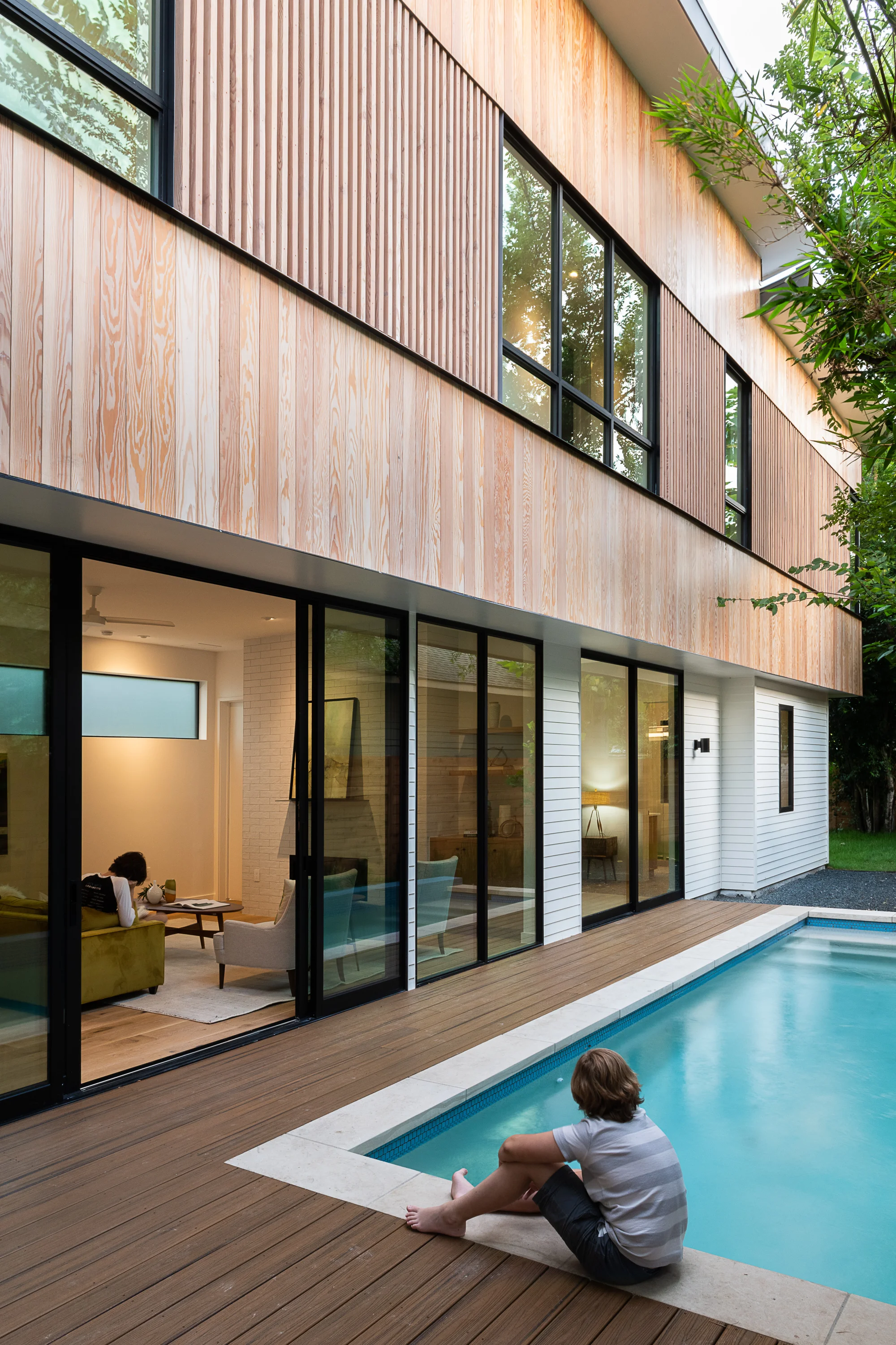 Split House by Matt Fajkus Architecture. Photo 23 by Casey Woods.jpg