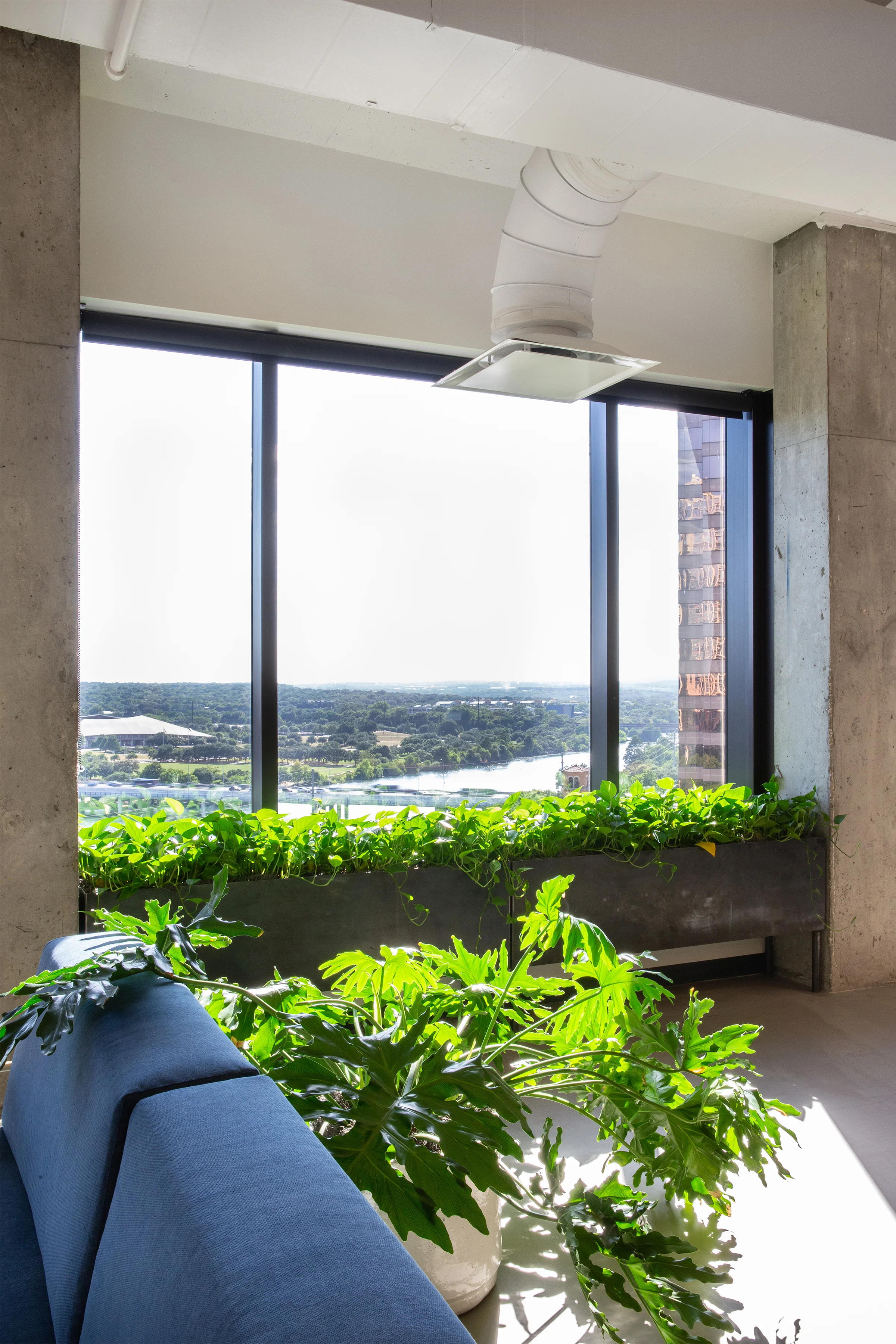 31 RigUp Office by Matt Fajkus Architecture. Photo by Rachel Deng.jpg