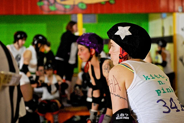 Kitty in Pink jamming against Booba Fett