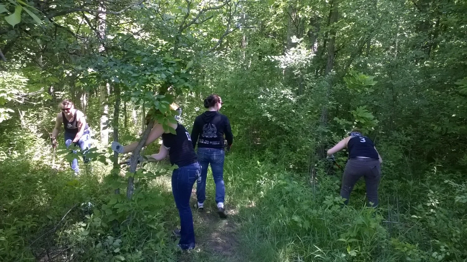 A2D2 volunteering for National Trails Day