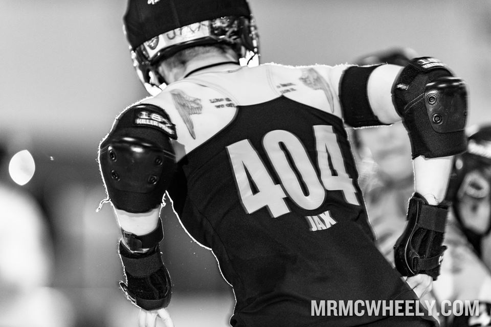 Jax prepares to take flight in the Ann Arbor vs Calgary bout at the 2016 Skate to Thrill tournament. Photo by Mr. McWheely .