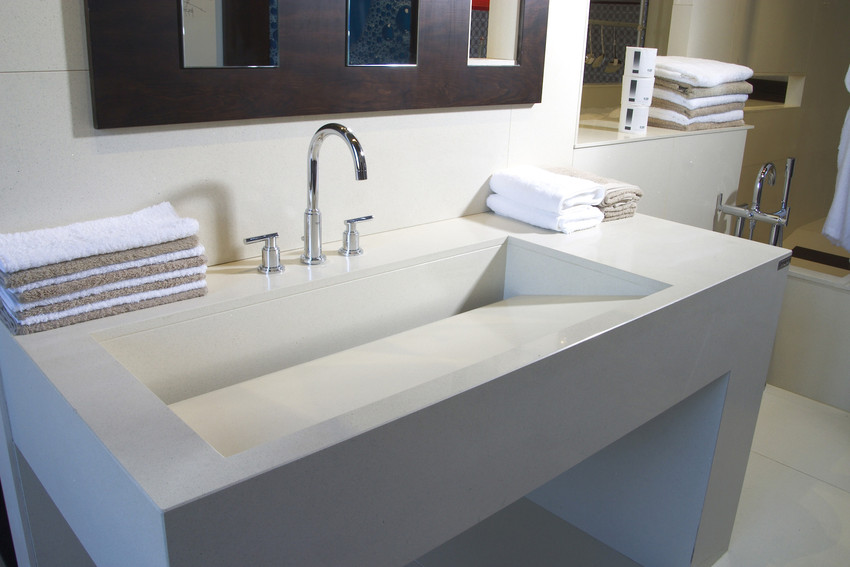 comptoir quartz silestone blanc avec evier angle 45 salle de bain.jpg