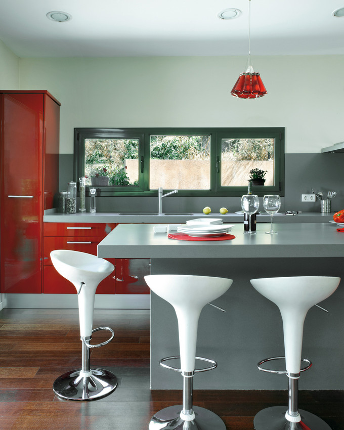 comptoir quartz silestone gris cuisine rouge.jpg