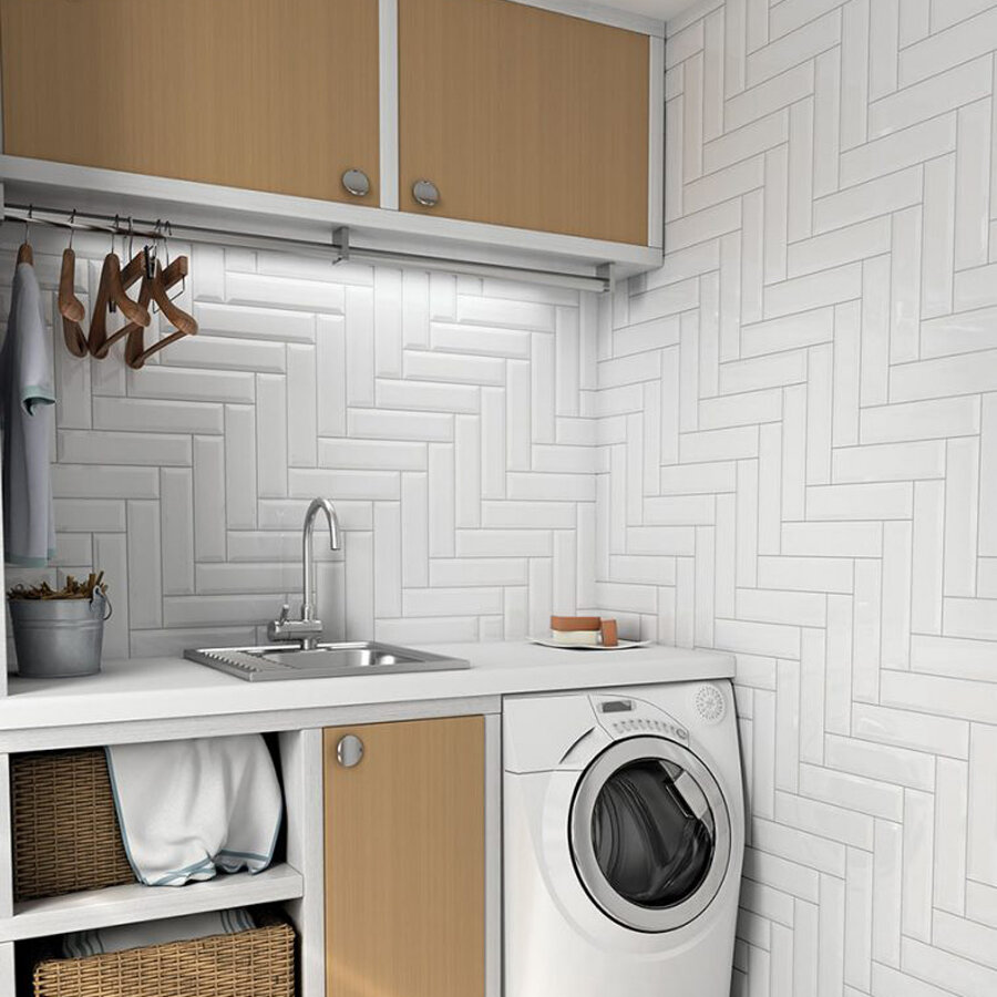 White_Subway_Tile_Backsplash_salle_de_lavage_rosemere.jpg