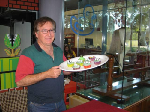 Our Alien cupcakes were a hit at our pop culture expo "May the fourth be with you" Club member - Des with yet another trayful for eager customers during the day!