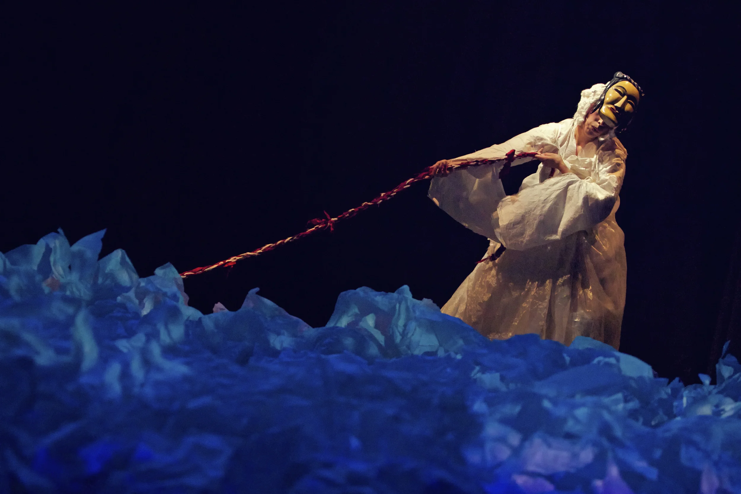 Dohee Lee photo by Pak Han (click to enlarge)