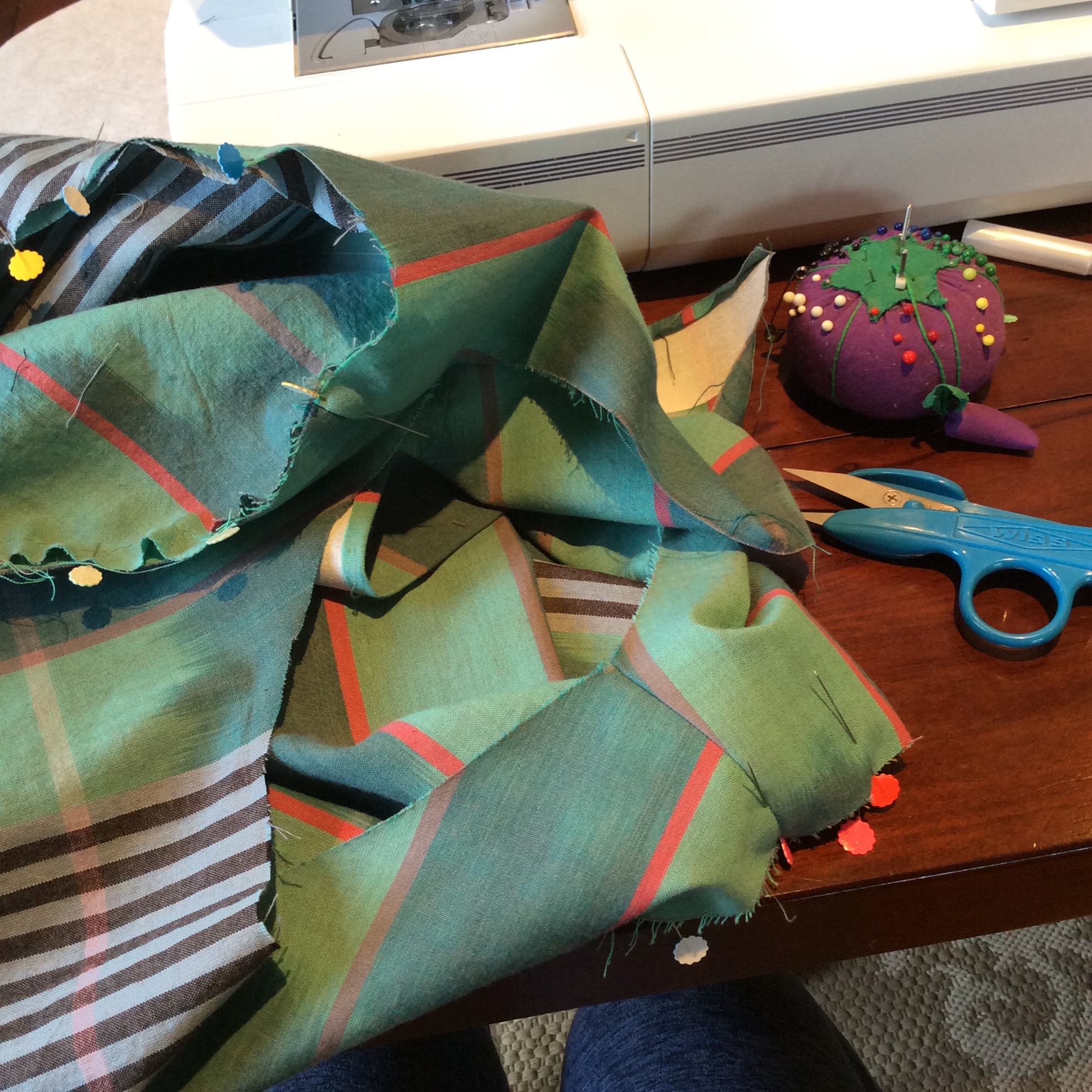 Setting in sleeves: pinning, pinning, pinning