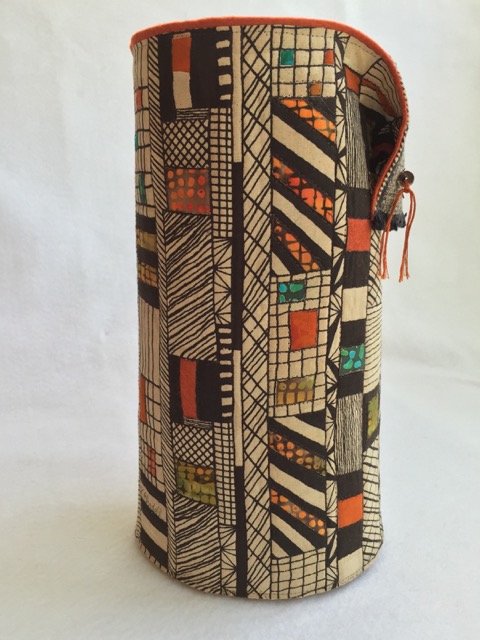 This is originally a two tone (black/cream) fabric! Felt is used as an interliner.