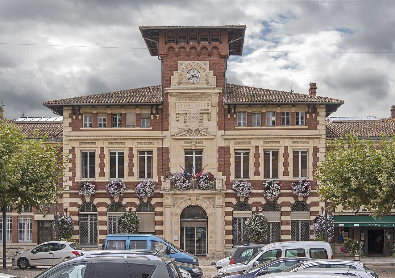 1280px-Villemur-sur-Tarn_La_Mairie_Facade.jpg