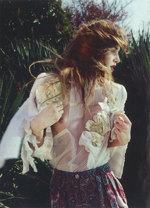 Urednik pričesk: ROBERT Fotografija: Tomo Brejc Styiling: Emil Rebek Nosilka: Julijana Potapova Oblekce: Antonio Marras, Etro