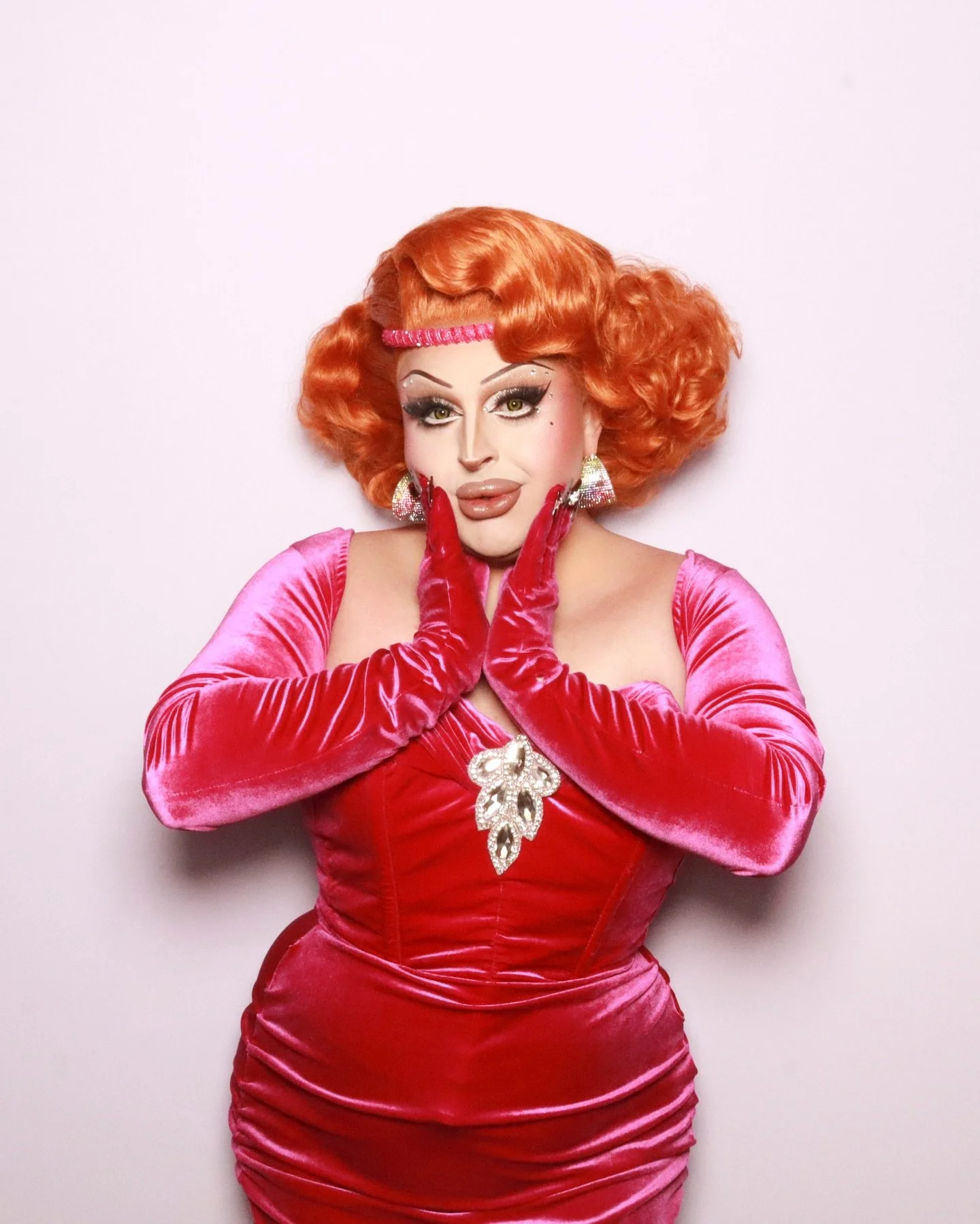 Happy Mardi Gras 🌈⁠
⁠
Wishing you the most amazing day celebrating love, inclusivity, and showing up as your fabulous, authentic self. Always. ✨⁠
⁠
@hannahcondaofficial

#mardigras #sydneymardigras #love