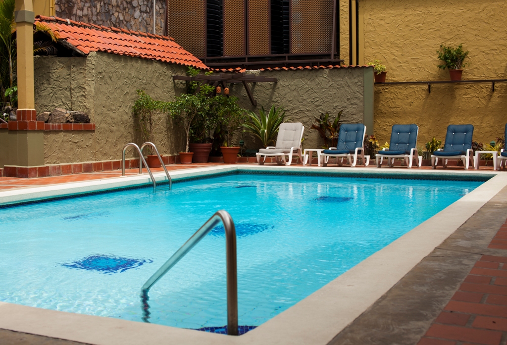 Pool.jpg