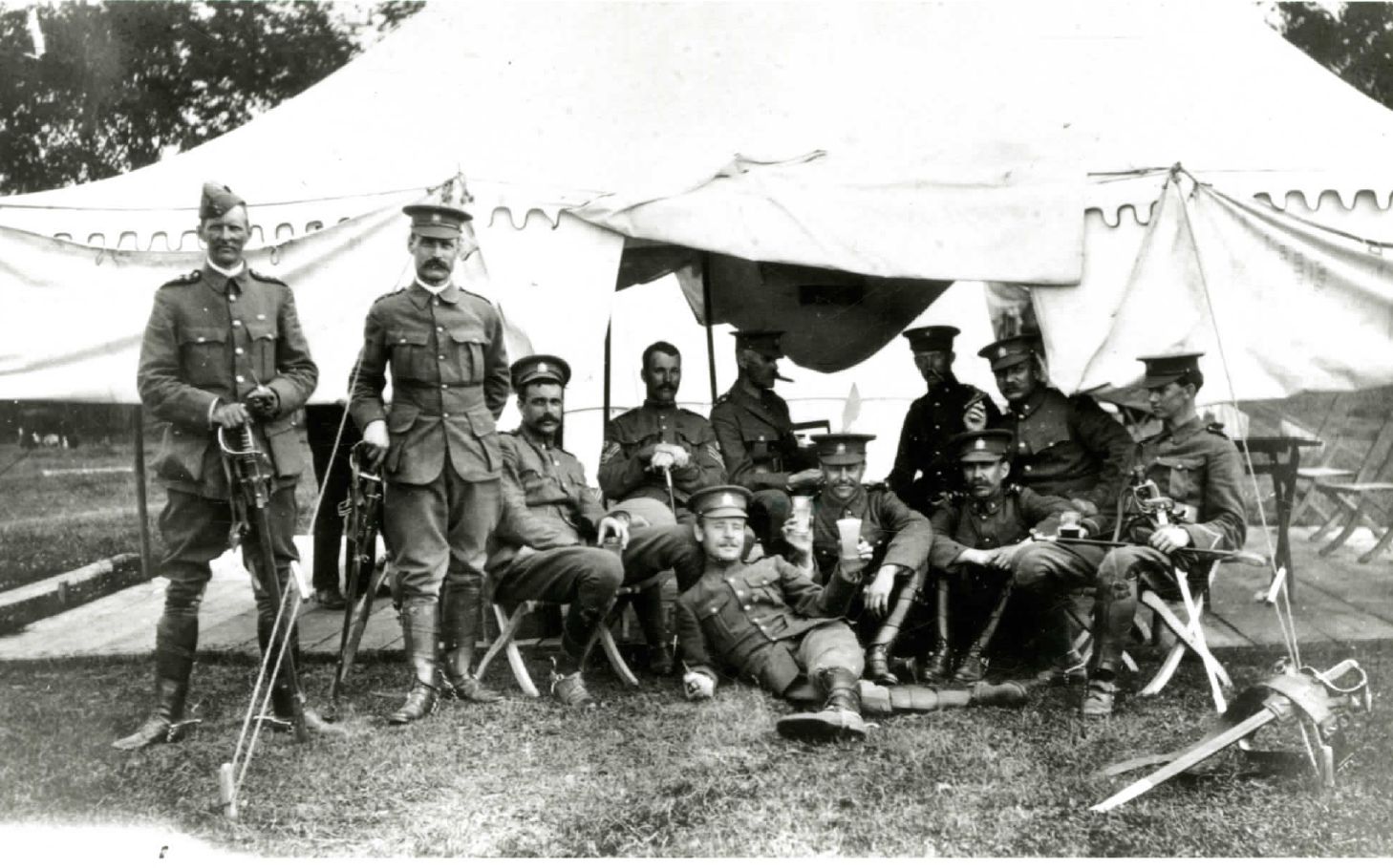Corps of Guides group at Niagara-on-the-lake MIKAN PA-111891, Library and archives canada