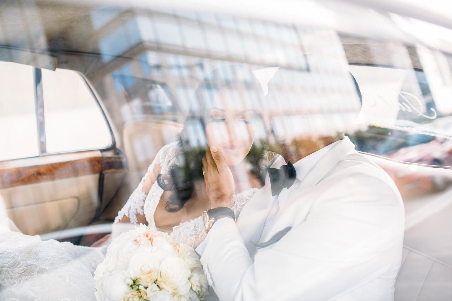 Sneaking away... 

//
#leggybirdphotography #weddingphotography #weddingphotographer #atlantawedding #atlantaweddingphotographer #georgiaweddingphotographer #rollsroyce #rollsroyceweddingcars