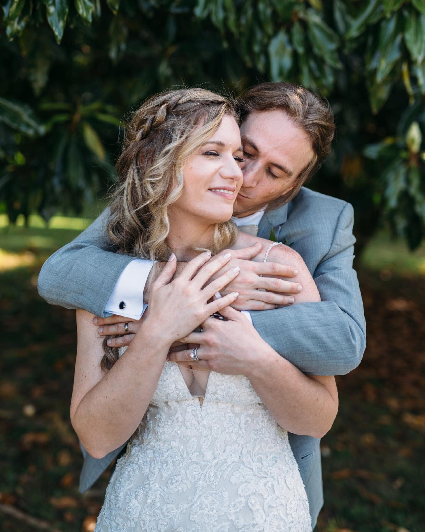 Swipe for genuine laughs from genuinely happy and in love people 😍😂 These two couldn&rsquo;t keep their eyes or hands off each other all day!

//

#leggybirdphotography #weddingphotographer #georgiawedding #georgiaweddingphotographer #weddingportra