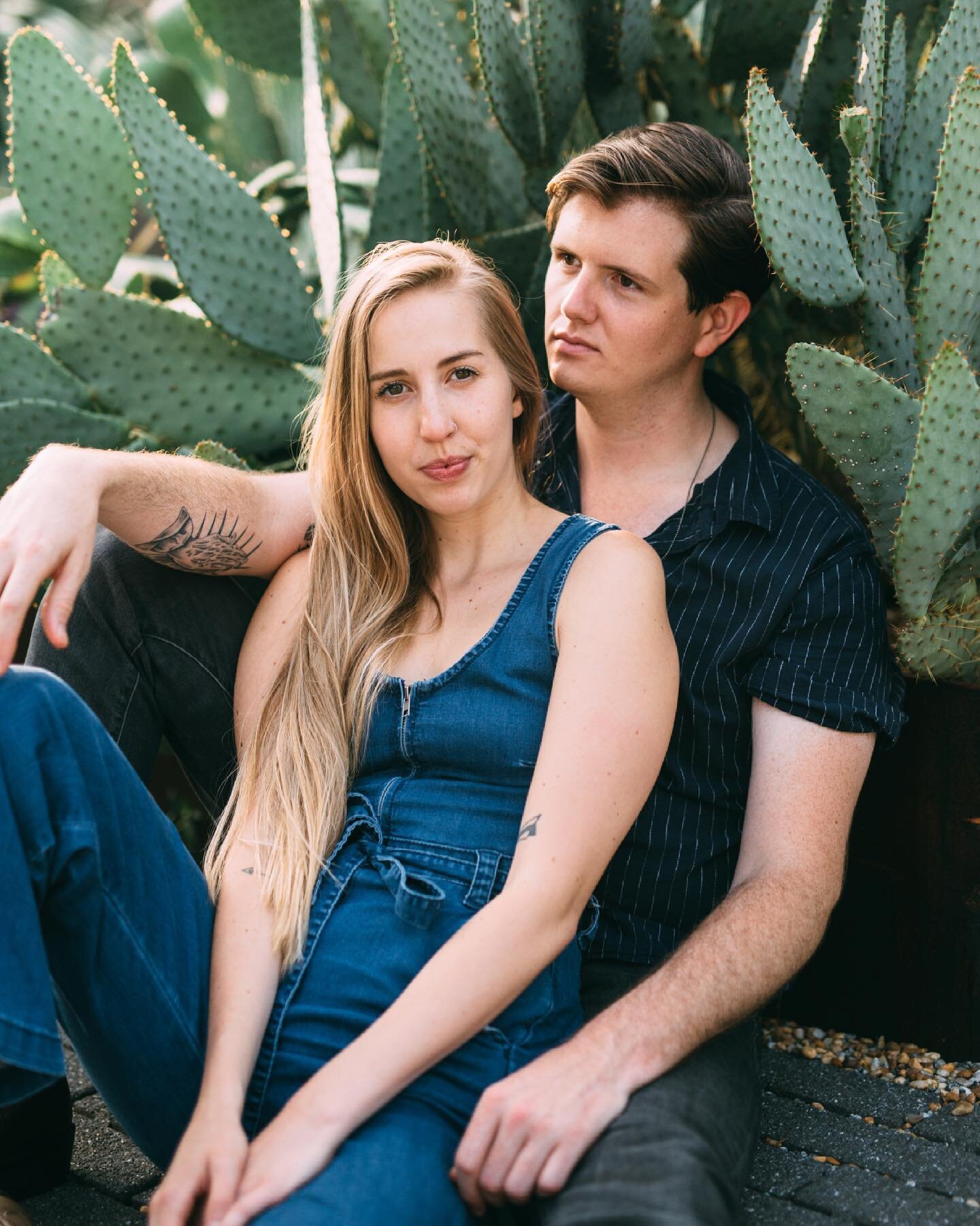 Is it worth cactus prickles in the back to get a good engagement photos? 🌵 Ask @malloryoliviataylor &amp; @nihilist_bigbird! My vote is yes but it wasn&rsquo;t my back 😂
//
#leggybirdphotography #engagementphotos #engagementphotographer #weddingpho