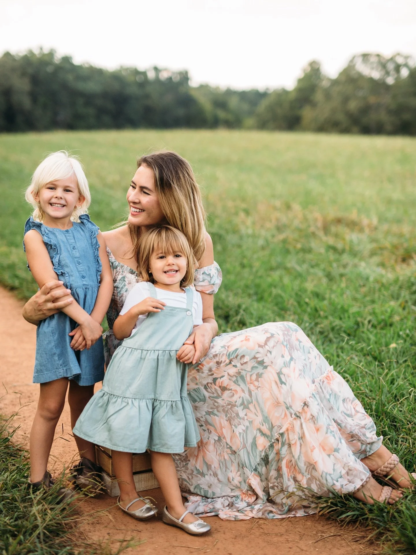 Great news! I&rsquo;ve added several more Fall Mini Session dates and locations for you to pick from! These include GB&rsquo;s Lake in Smyrna and Jones Bridge Park in John&rsquo;s Creek! 
🍁You can book one 10 minute session or two time slots for a t