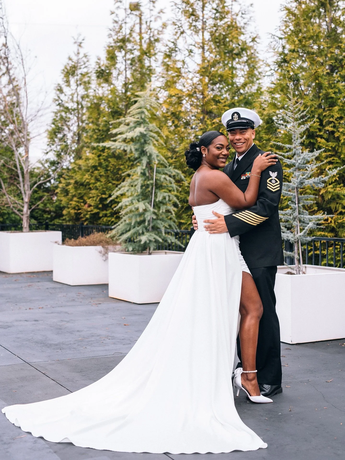 Cheers to a new year and to capturing many more love stories in 2026! 🥂
Marissa &amp; Warren&rsquo;s love-filled wedding day on a Friday afternoon was the perfect way to start off the new year with a 💥! I&rsquo;m so excited to see what this year br