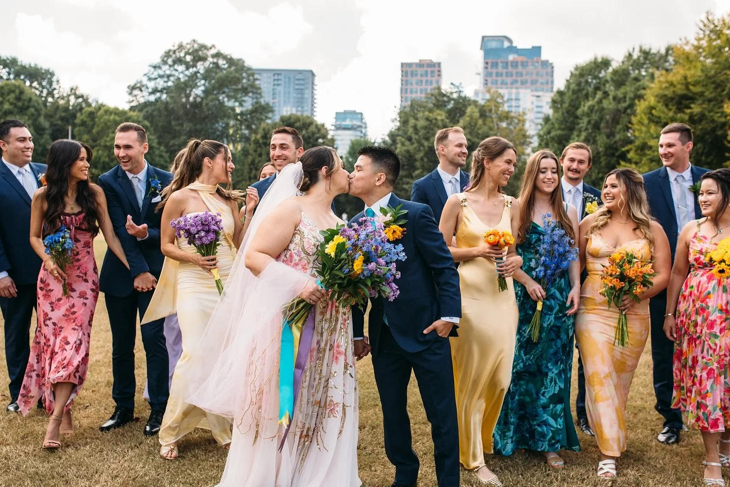 Squad goals! 🪩 
These rainbow hues and the Atlanta skyline were the icing on the cake for Julia &amp; Justin&rsquo;s gorgeous wedding day! 🌈🏙️💐