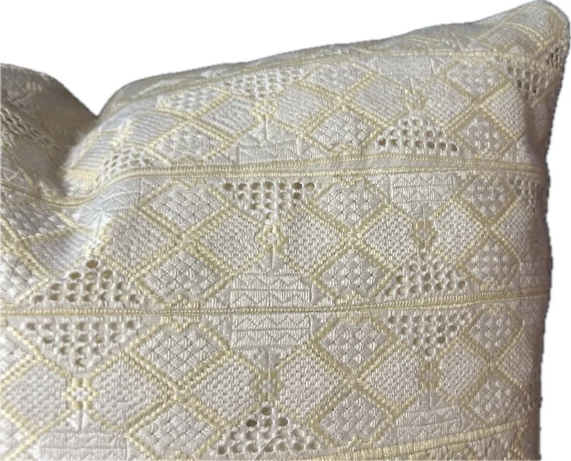 White Quatrefoil_14x16_c.jpeg