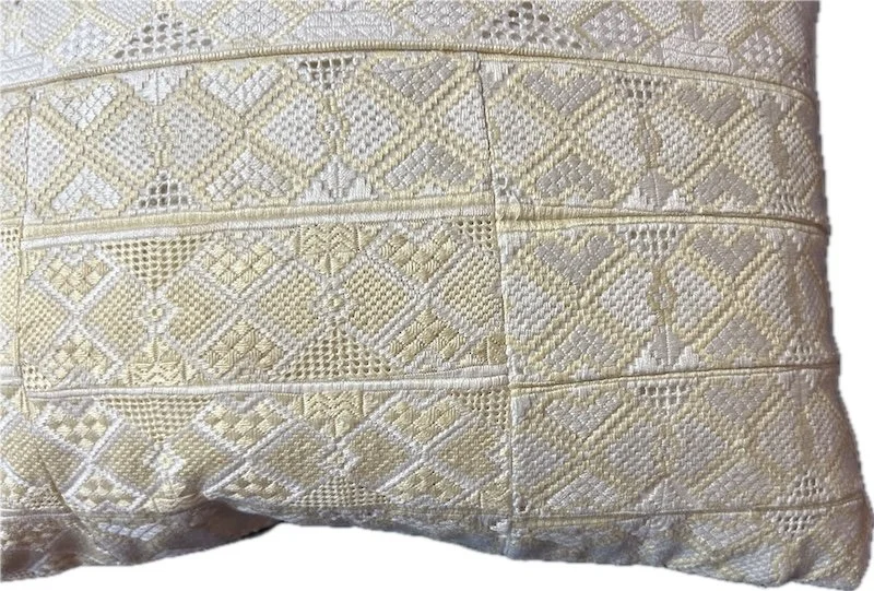 White Quatrefoil_14x16_b.jpeg