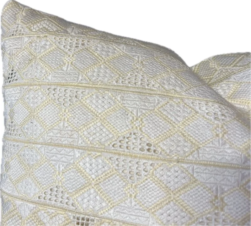 White Quatrefoil_14x16_e.jpeg