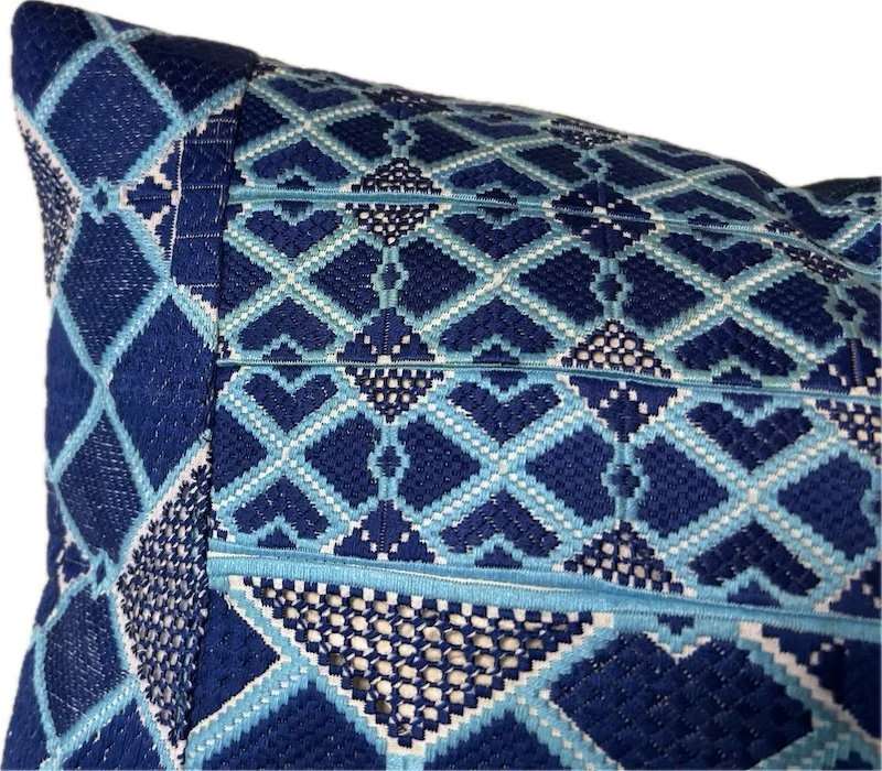 Blue Quatrefoil_14x21_e.jpeg