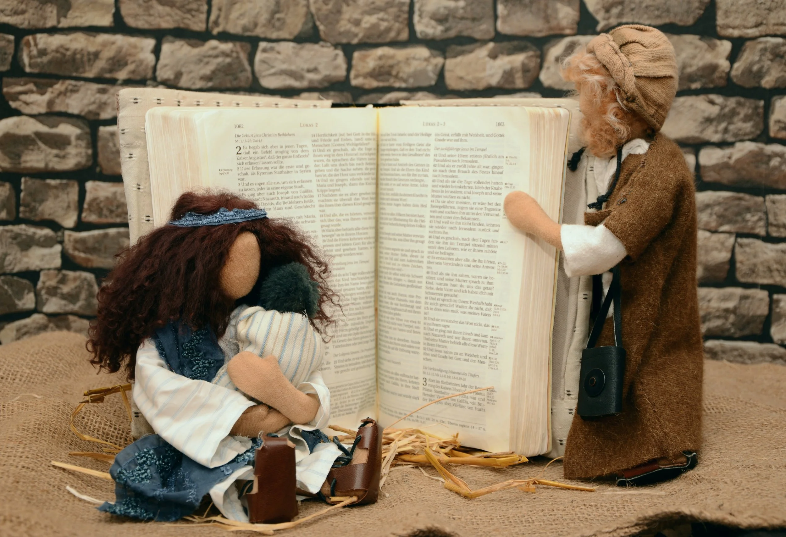 bible-book-child-236189.jpg
