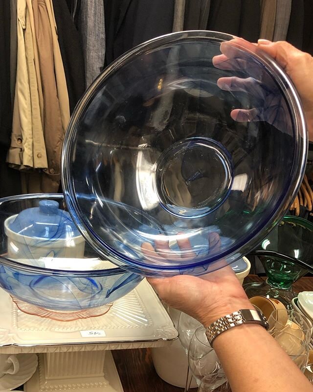 Limited edition blue swirl Pyrex bowl

#pyrex #pyrexlove #pyrexforsale #thrift #thrifted #thriftstorefinds #nycthrift