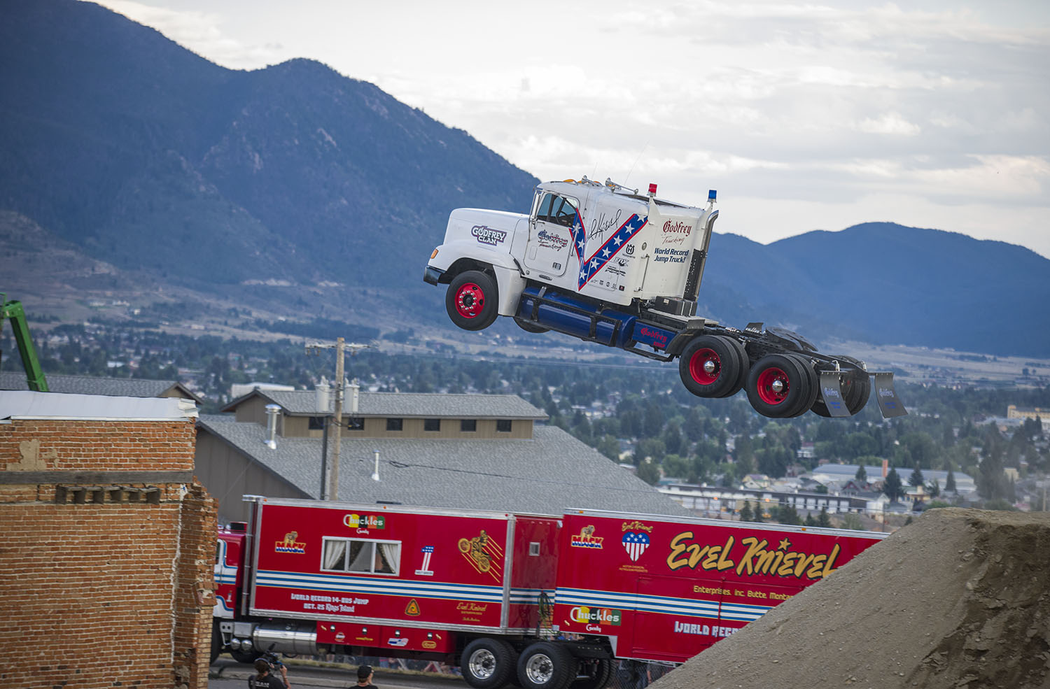 A visual reminder to go BIG or Go Home! Uptown Butte.