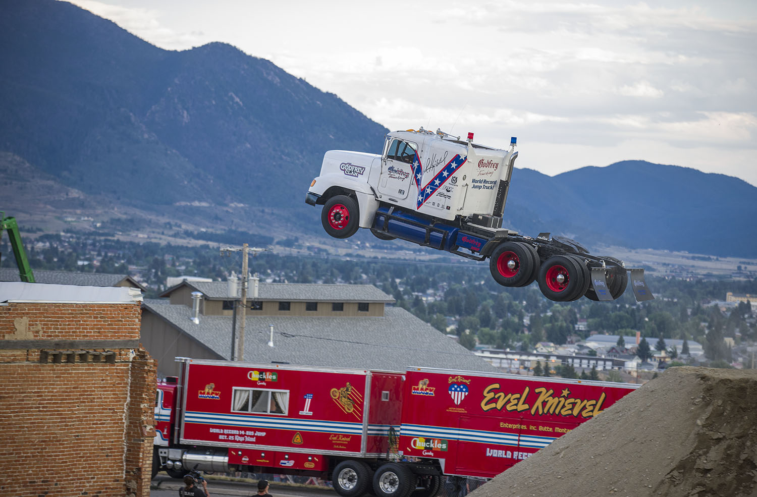 A visual reminder to go BIG or Go Home in 2016! Uptown Butte.